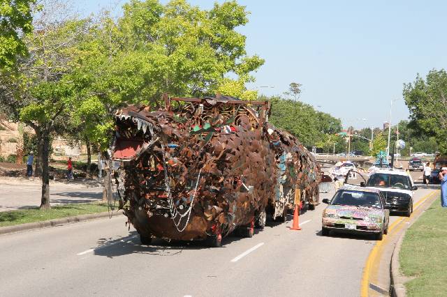 2006_ArtCar_3_Parade 021 